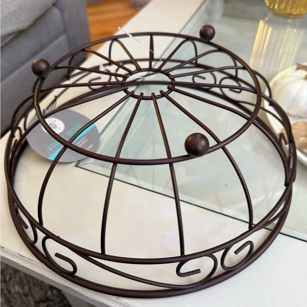 Monocrome Home organization meets